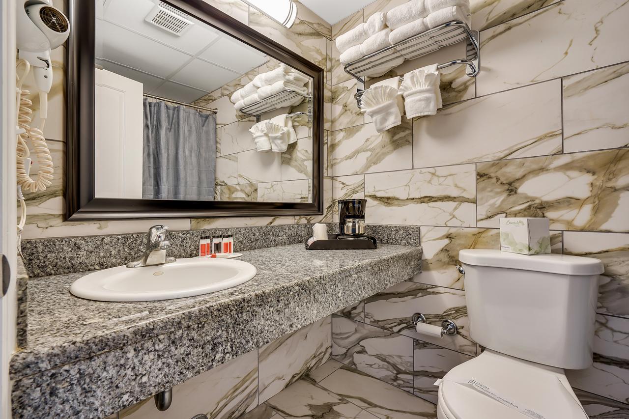 Blue Creek Inn Waretown Екстериор снимка